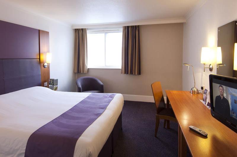 Premier Inn Haydock Park/M6 J23 ワーリントン エクステリア 写真