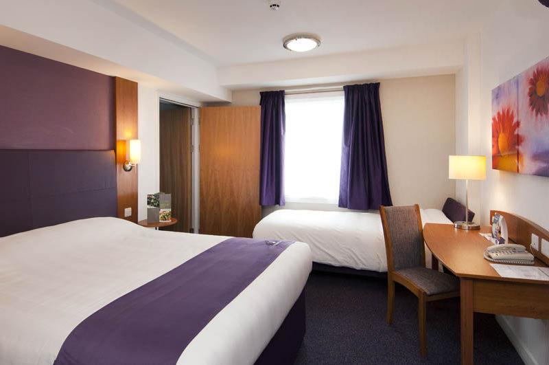 Premier Inn Haydock Park/M6 J23 ワーリントン エクステリア 写真