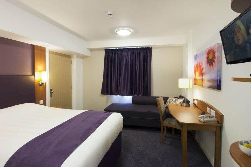 Premier Inn Haydock Park/M6 J23 ワーリントン エクステリア 写真
